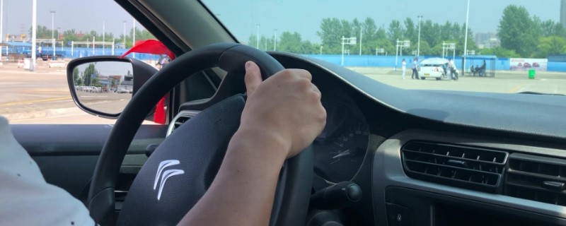 ε